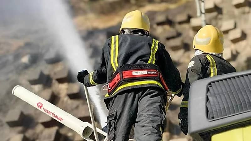 الدفاع المدني بالمدينة يباشر حريقًا في مستودعات