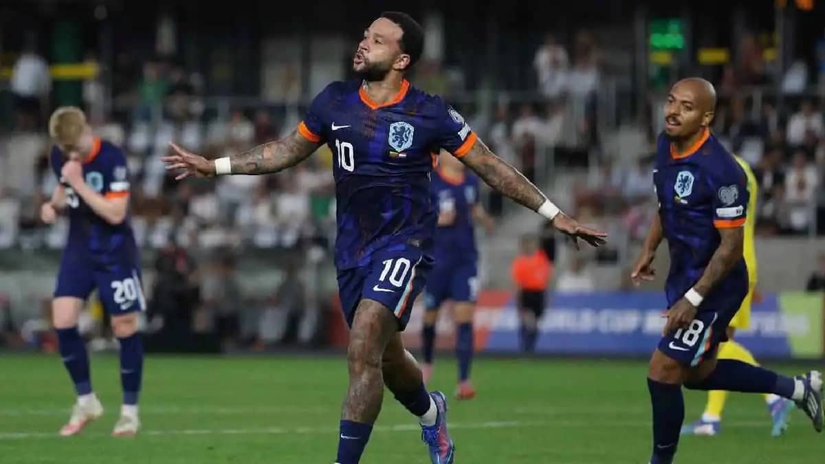 ديباي يتأخر عن الانضمام للمنتخب بعد سرقة جواز سفره