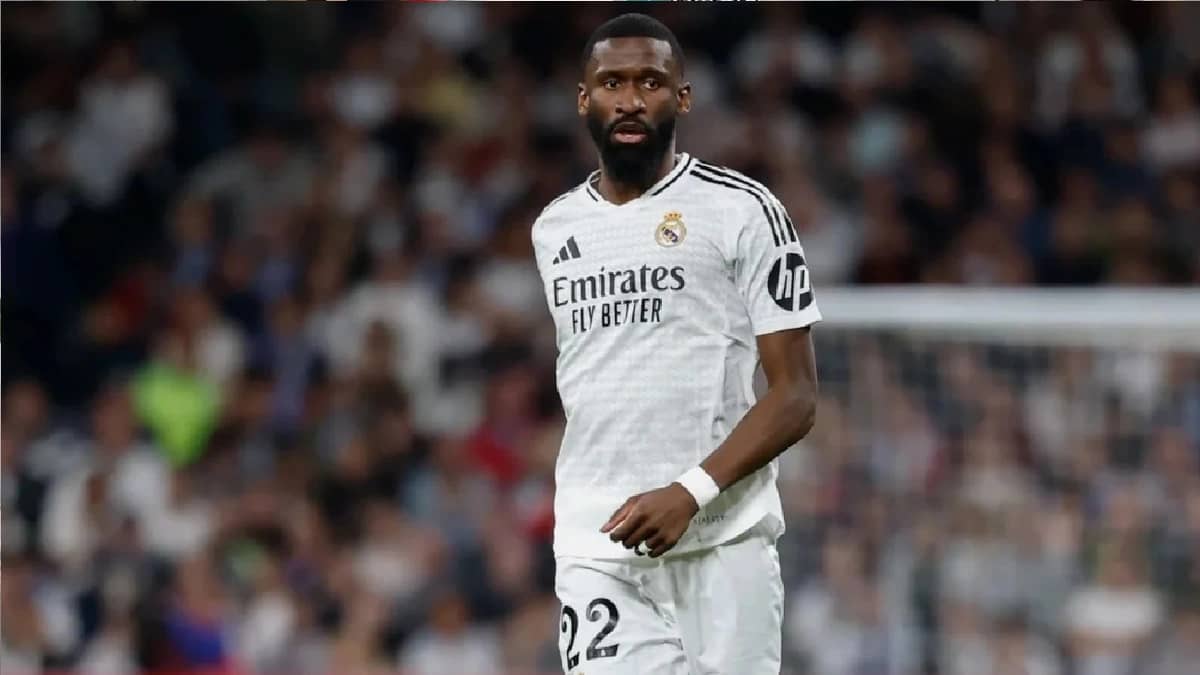 عروض مغرية من دوري روشن لمدافع ريال مدريد