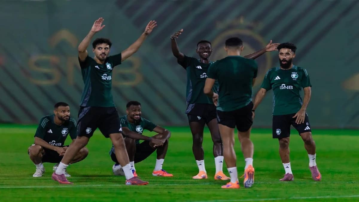 الأخضر يواصل استعداداته لمواجهة العراق