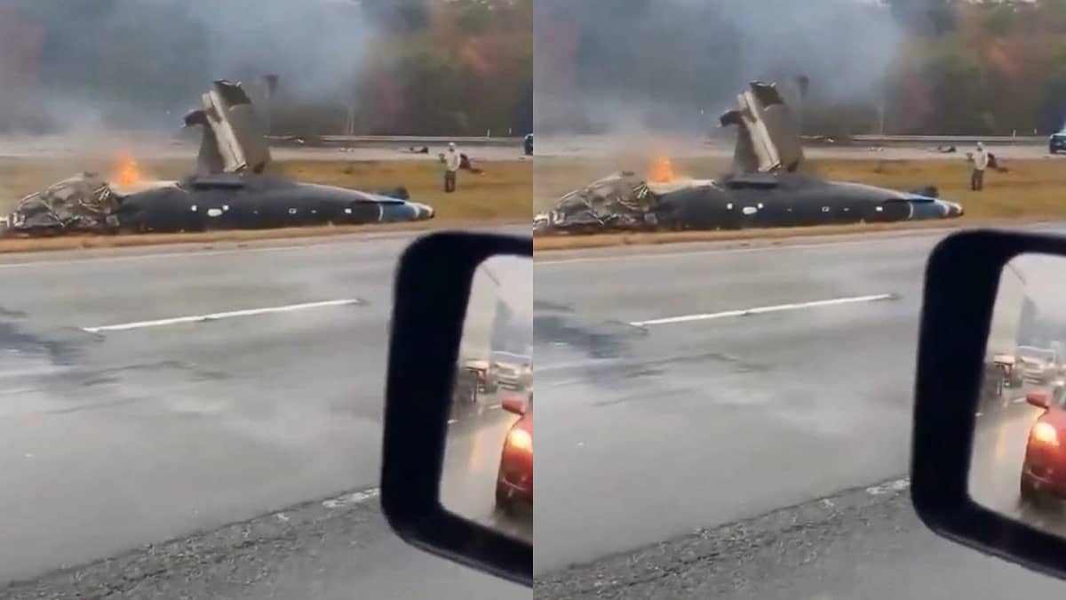 مصرع شخصين في تحطم طائرة صغيرة على طريق سريع   .. فيديو