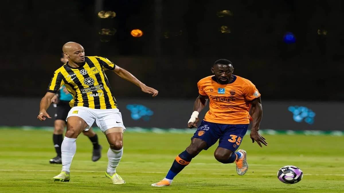 الاتحاد ينجو من الخسارة ويتعادل مع الفيحاء