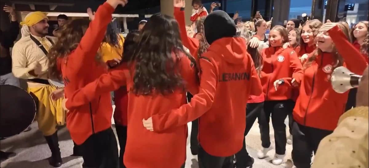 استقبال حافل لمنتخب لبنان للناشئات بعد التأهل لكأس آسيا.. فيديو