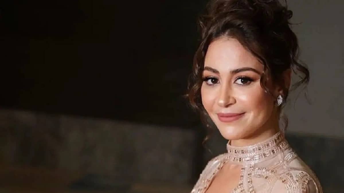 منة شلبي تعلن زواجها بعد تداول وثيقة الزواج