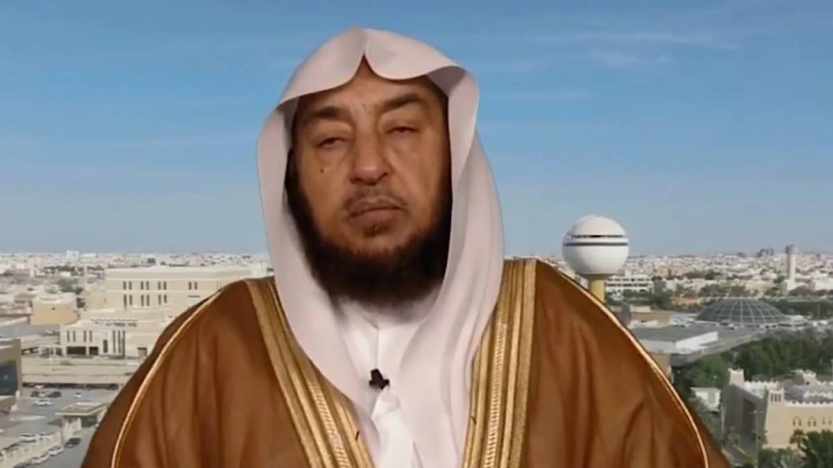 الصقير يوضح حكم الجمع والقصر للمبتعثين إلى الخارج  .. فيديو