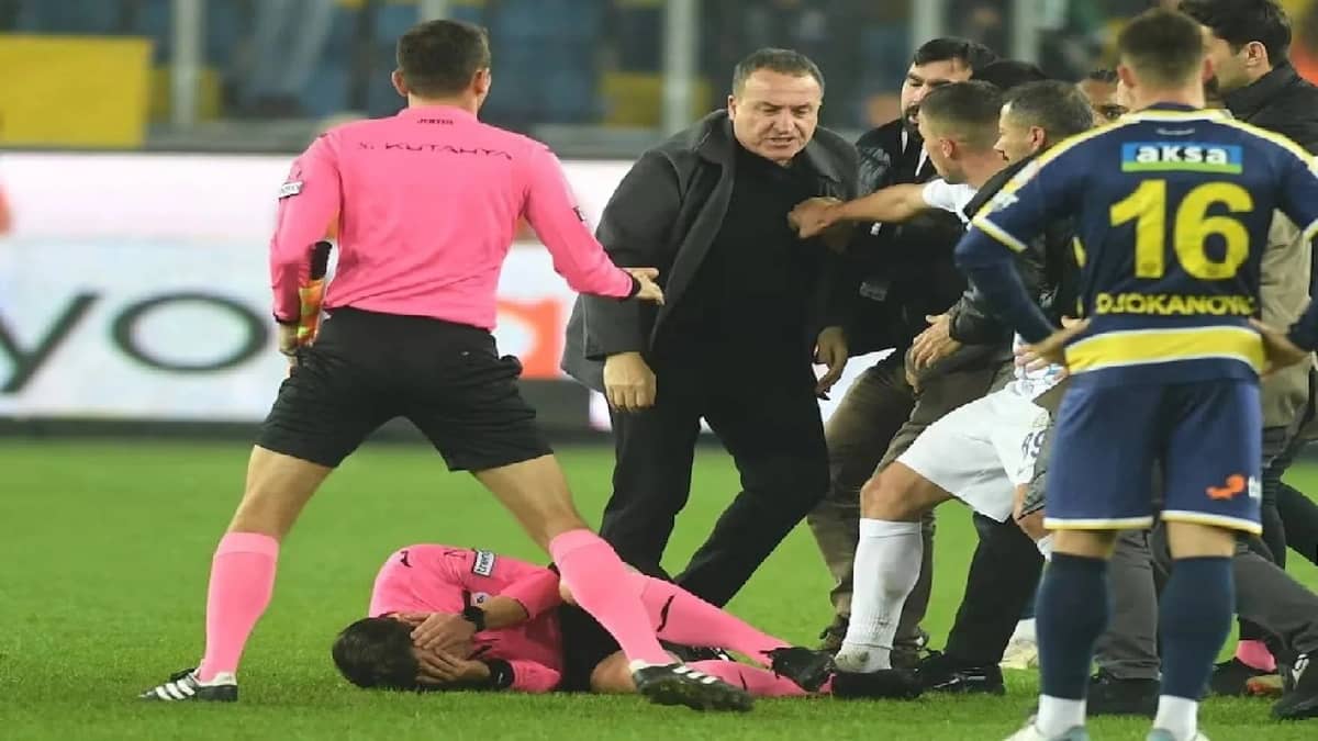 الاتحاد التركي يفتح تحقيقًا بعد فضيحة مراهنات 152 حكمًا