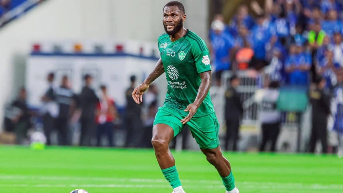 كيسيه يعزز صفوف الأهلي قبل مواجهة الرياض
