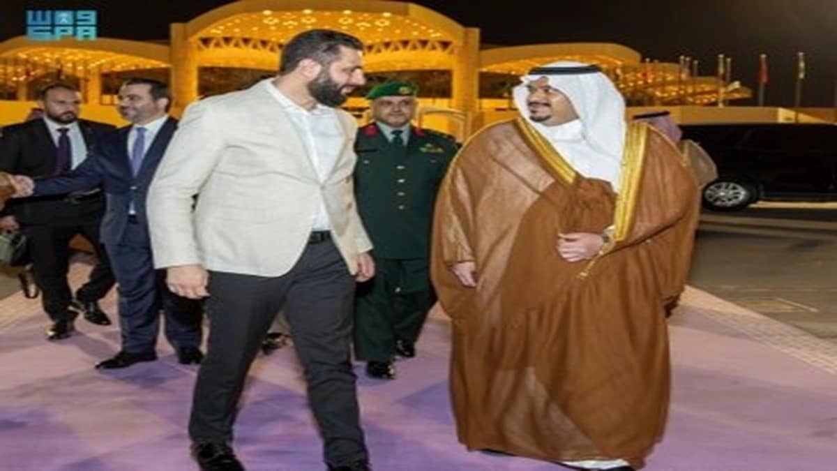 أحمد الشرع يغادر الرياض ونائب أمير المنطقة في مقدمة مودعيه