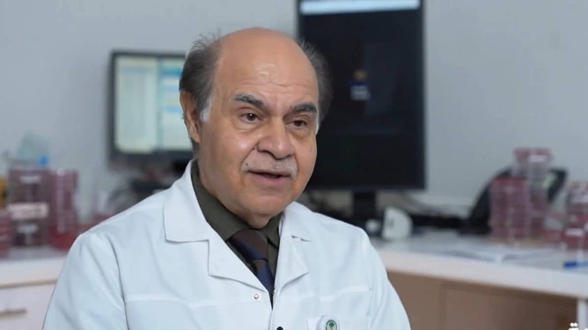 طبيب ينقذ طفلًا فقد عينه ببكتيريا نادرة ويعود ليشكره بعد التخرج .. فيديو