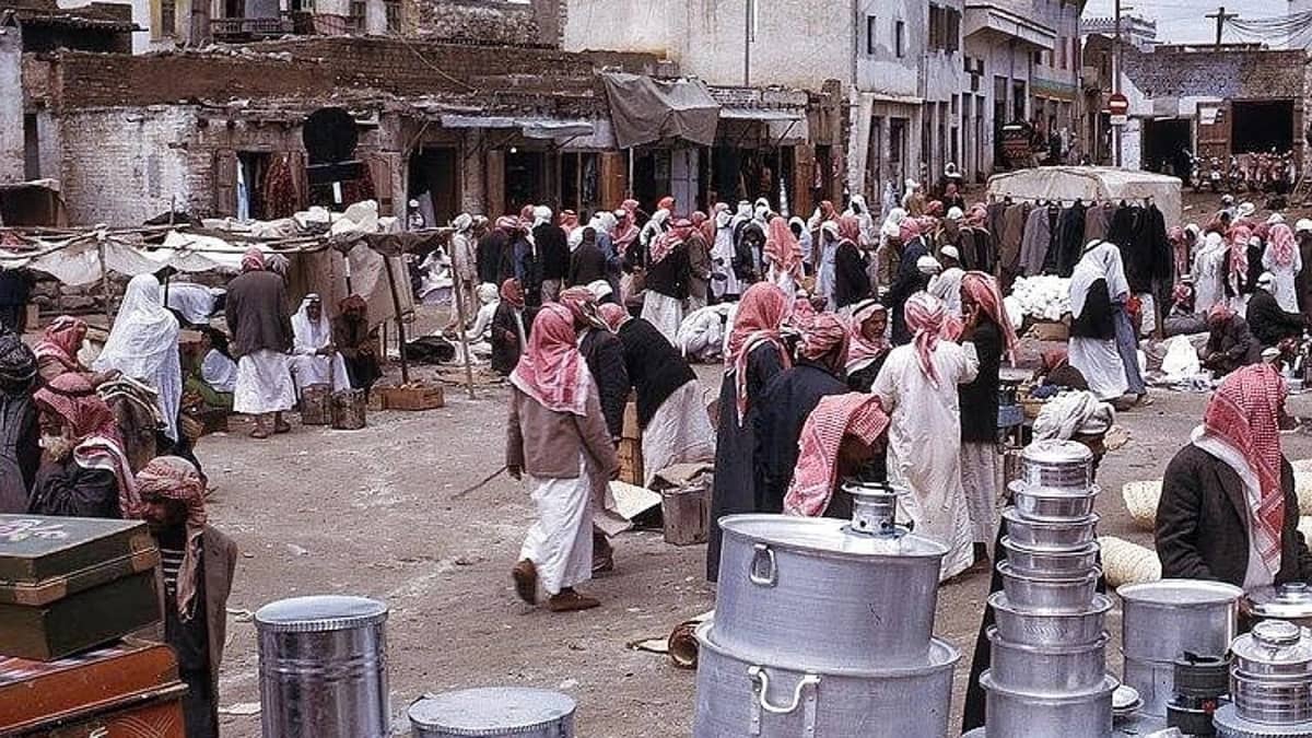 لقطات نادرة تستعرض أسواق الباحة في السبعينات .. صور