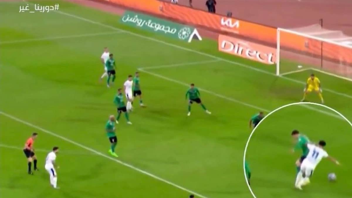 آل مغني : هناك ركلة جزاء لم تحتسب للهلال.. والهلاليون لم ينشغلوا بها