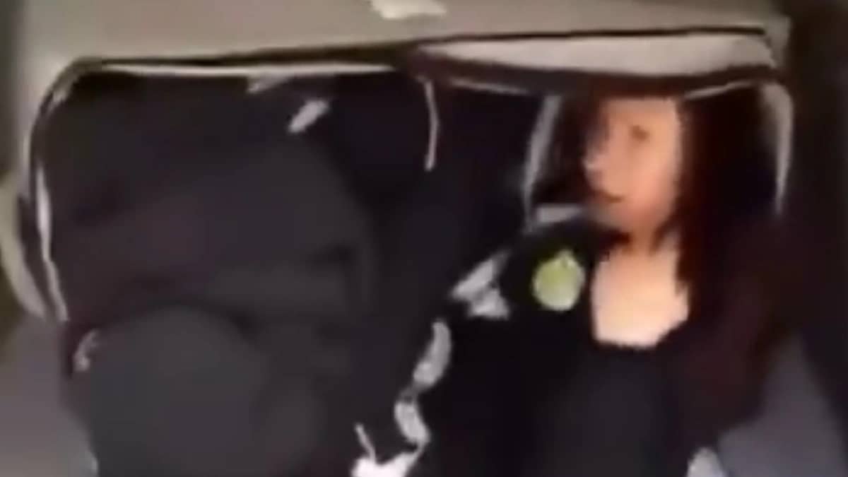 امرأة داخل حقيبة سفر تشعل الجدل في أيرلندا.. فيديو