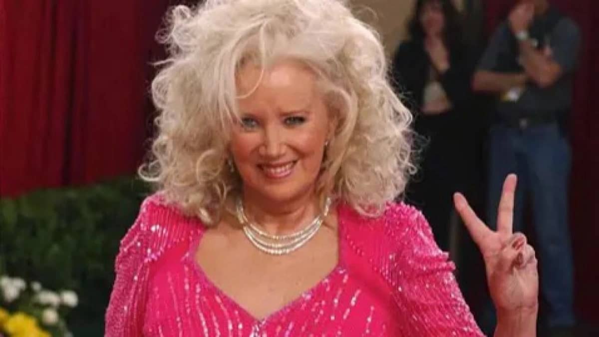 وفاة الممثلة الأمريكية سالي كيركلاند عن عمر يناهز 84 عامًا