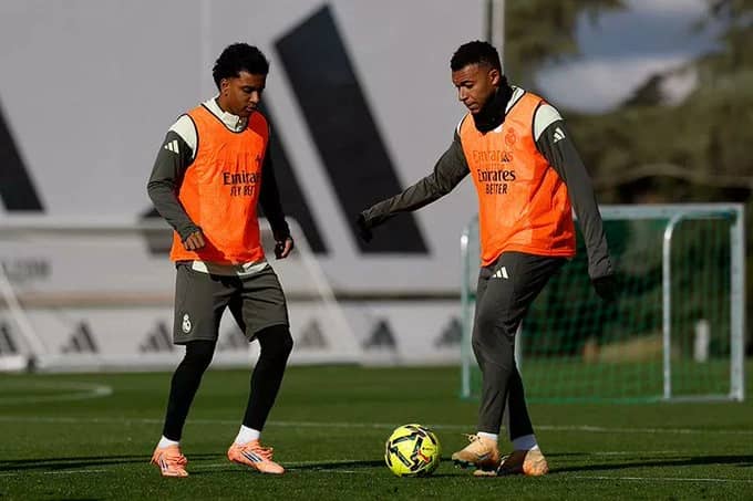 مبابي يعود لتدريبات ريال مدريد قبل مواجهة إلتشي في الدوري .. صور