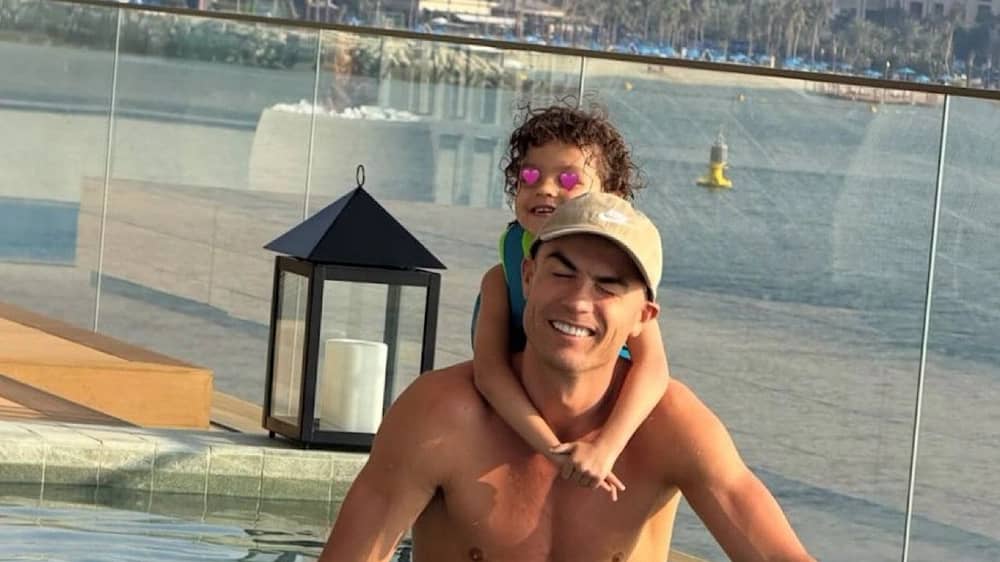 أحدث ظهور لرونالدو رفقة ابنه.. صورة