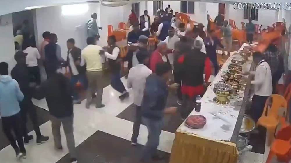 مشاجرة عنيفة بسبب نقص الحلوى تنهي حفل زفاف في الهند .. فيديو