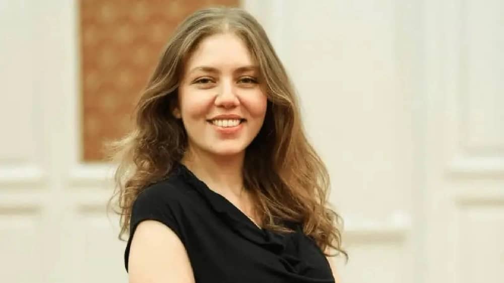 رحمة حسن تواجه صلعاً جزئياً بعد جلسة تجميل خاطئة.. صور