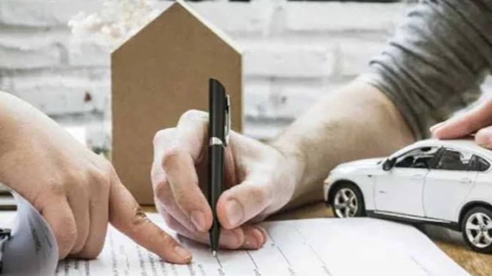 حكم شراء السيارات بالتقسيط عبر البنك وبسعر أعلى .. فيديو