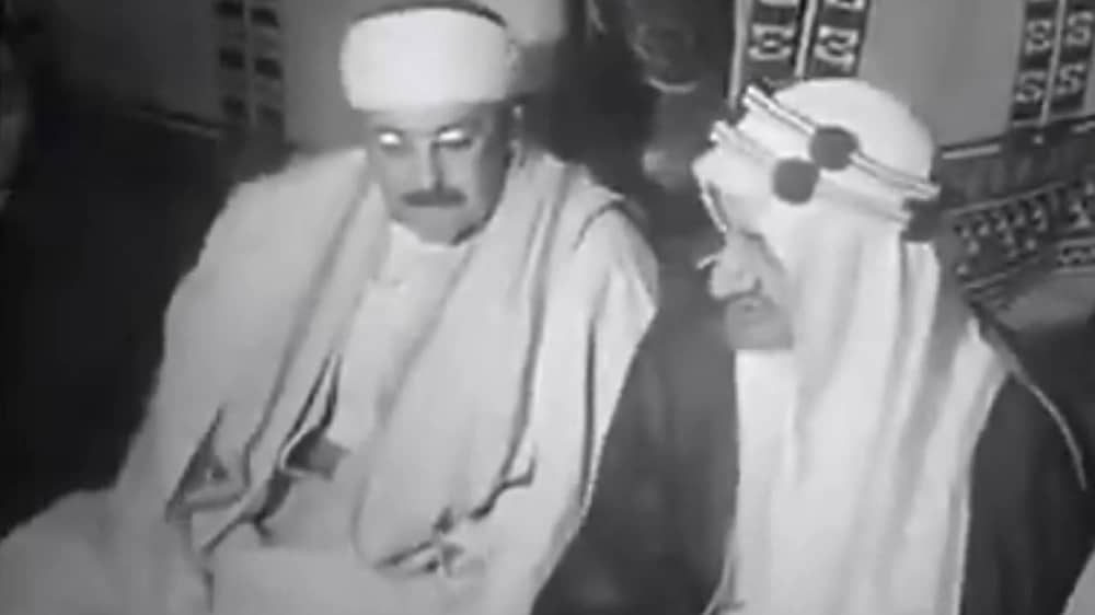 جولة الملك فيصل بن عبدالعزيز في الجامع الكبير بتونس قبل 60 عامًا  .. فيديو