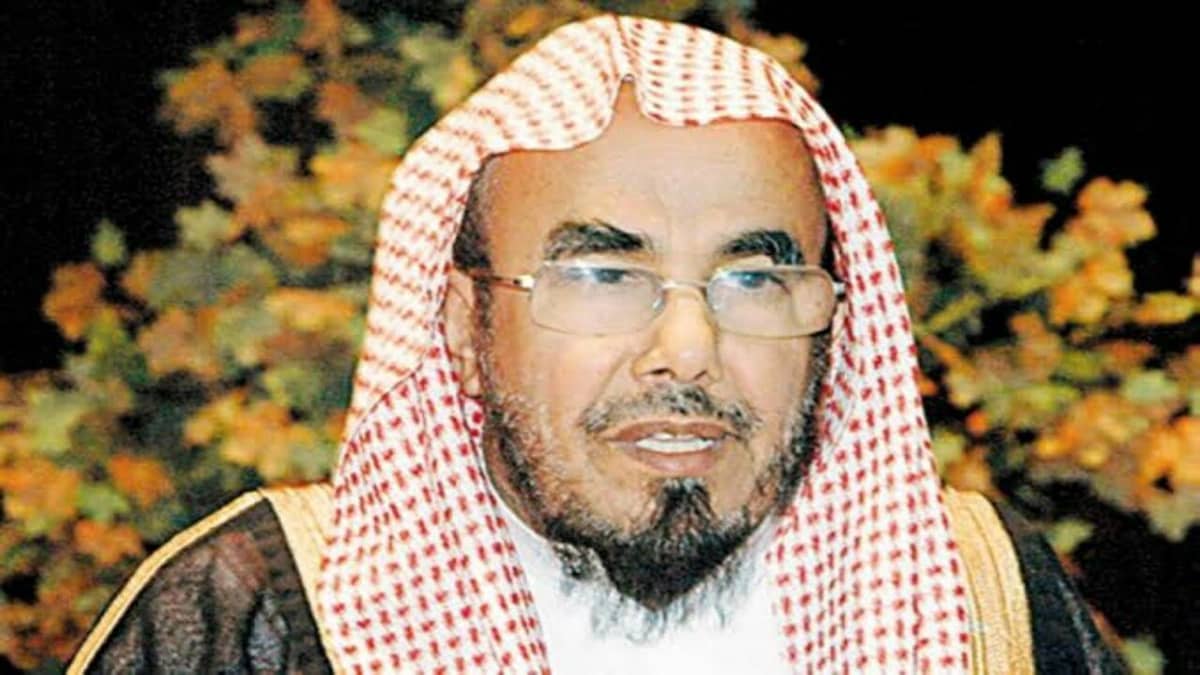 المطلق: تأخير الصلاة حتى يخرج وقتها من الكبائر 