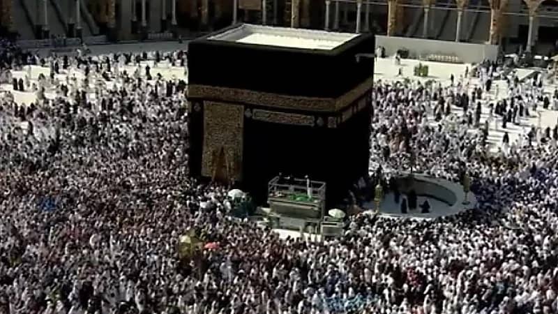 بالفيديو.. حشود غفيرة من المعتمرين في صحن الطواف