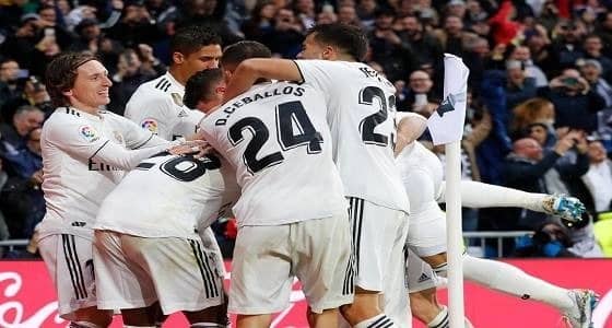 ريال مدريد يعبر إشبيلية وأتلتيكو يطارد برشلونة بثلاثية في هويسكا