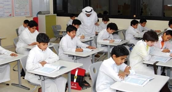 ” التعليم ” تتجه للاستغناء عن الكتب المدرسية وتحويلها إلى روابط إلكترونية