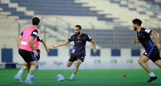 الهلال يستأنف التدريبات بمشاركة عطيف وغياب الشلهوب (صور)