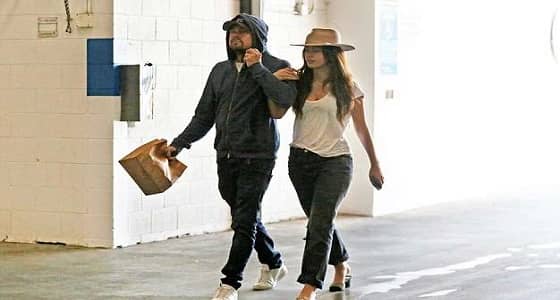 بالصور.. ليوناردو دى كابريو يعيش قصة حب مع فتاة تصغره بـ 23 عاما