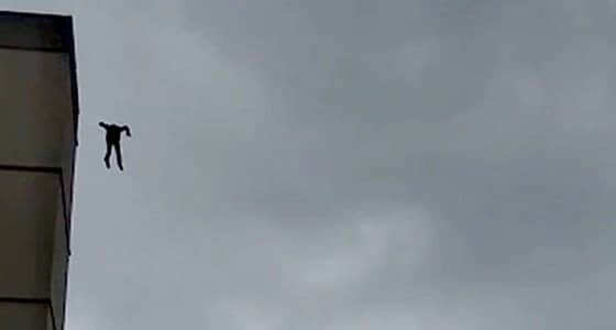 ثمانيني ينتحر هربا من زوجته وعشيقها