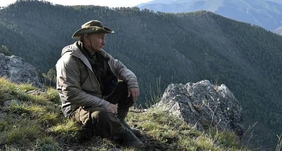 بالصور.. بوتين يقضي عطلته في الجبال رفقة مستشاريه الأمنيين