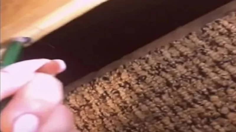 امرأة تعثر على غرفة سرية أسفل سريرها