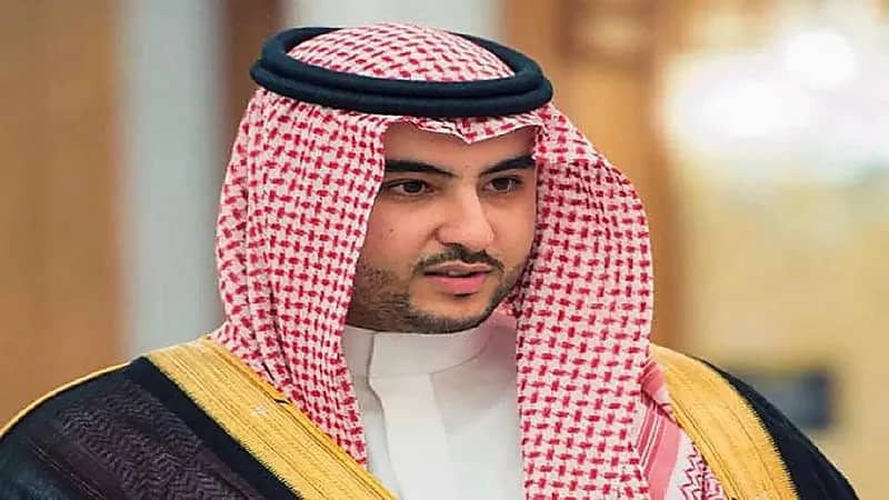 تفاصيل مكالمة هاتفية بين الأمير خالد بن سلمان ووزير الدفاع البريطاني