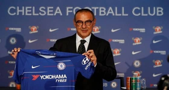 رئيس نابولي يفتح النار على ساري ويتهمه باتهام خطير