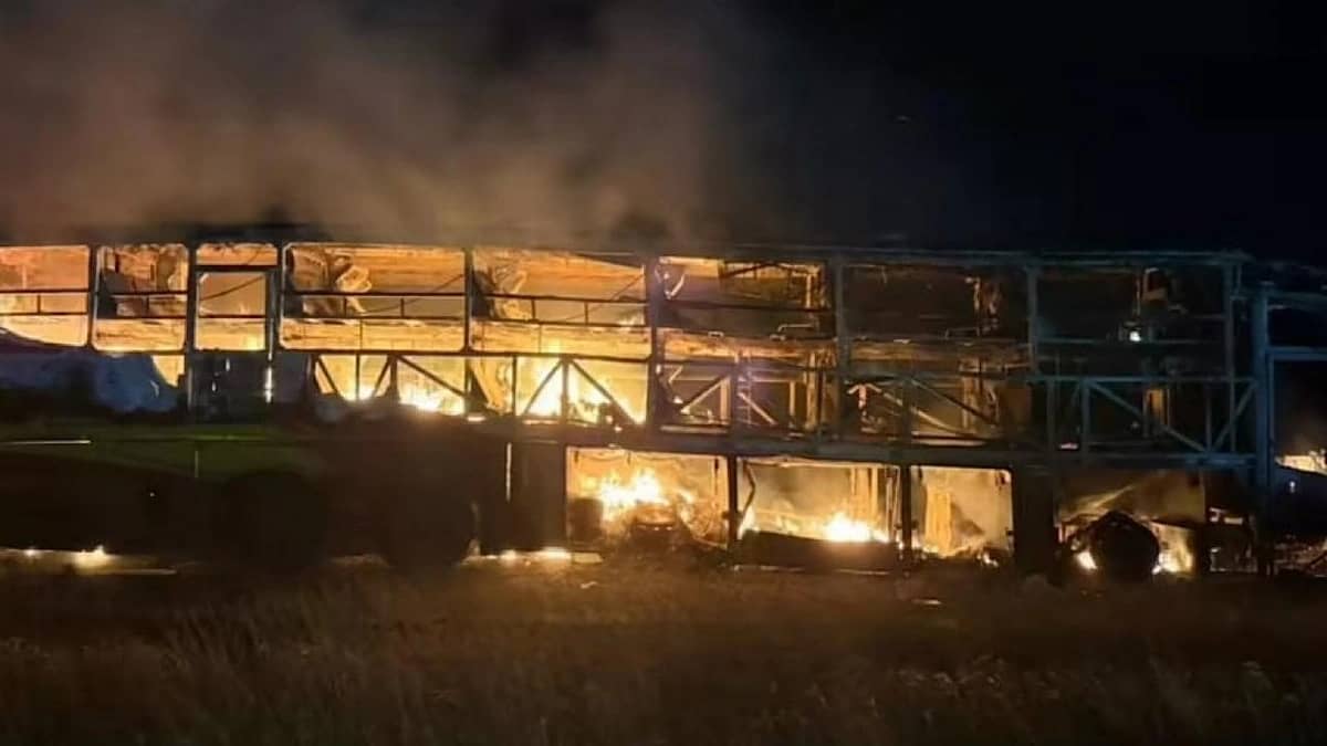 لحظة احتراق ركّاب أحياء داخل حافلة في الهند.. فيديو