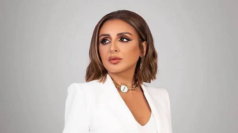 أنغام تعود للحياة العامة بعد أزمتها الصحية وتظهر بصحة جيدة وسط فنانين