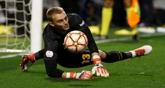 3 فرق كبرى تطارد حارس برشلونة