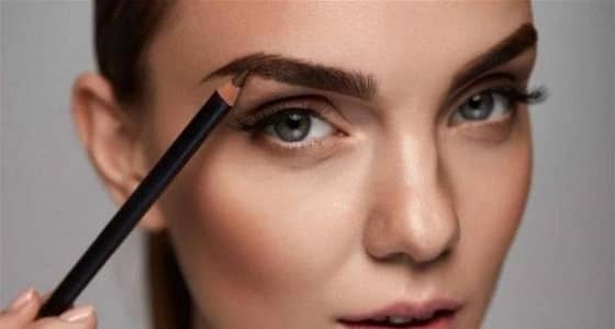 تغلبي على مشكلة الحواجب الخفيفة بهذه الخطوات