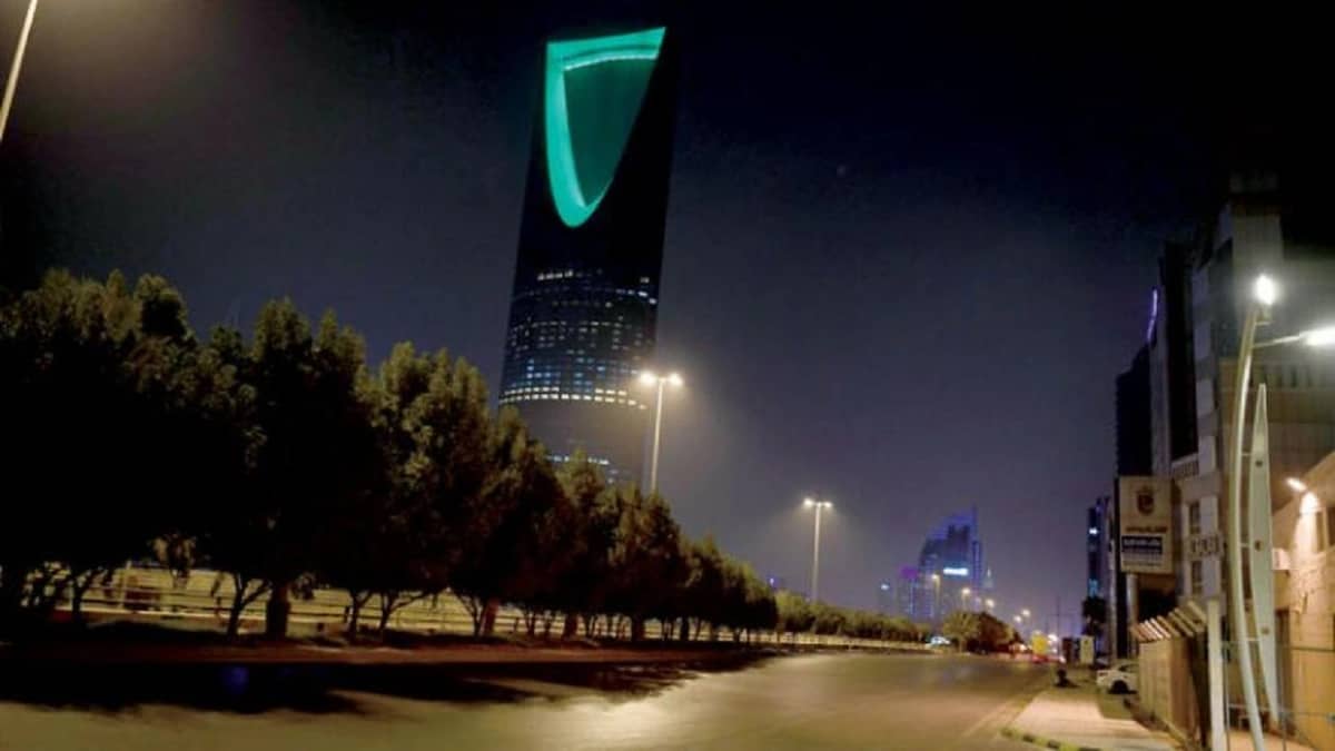 طرق التعامل مع انقطاع الكهرباء والإنترنت وحدوث وعكة مفاجئة أثناء منع التجول