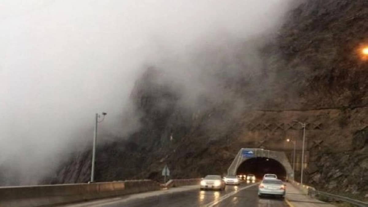 أمطار متوسطة إلى غزيرة مصحوبة برياح نشطة على الباحة