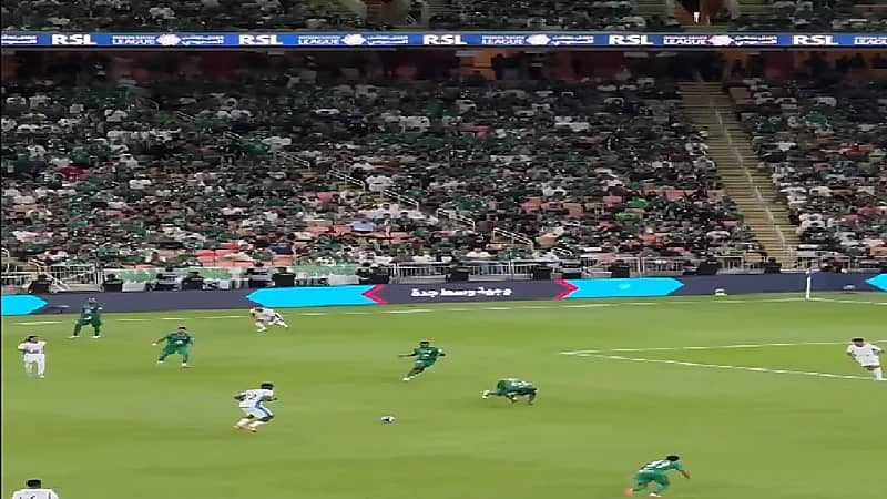 لحظة إصابة كيسي في مباراة الأهلي ونيوم.. فيديو