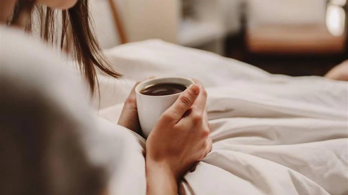 النمر: تناول القهوة قبل النوم بـ 8 ساعات لضمان نوم عميق