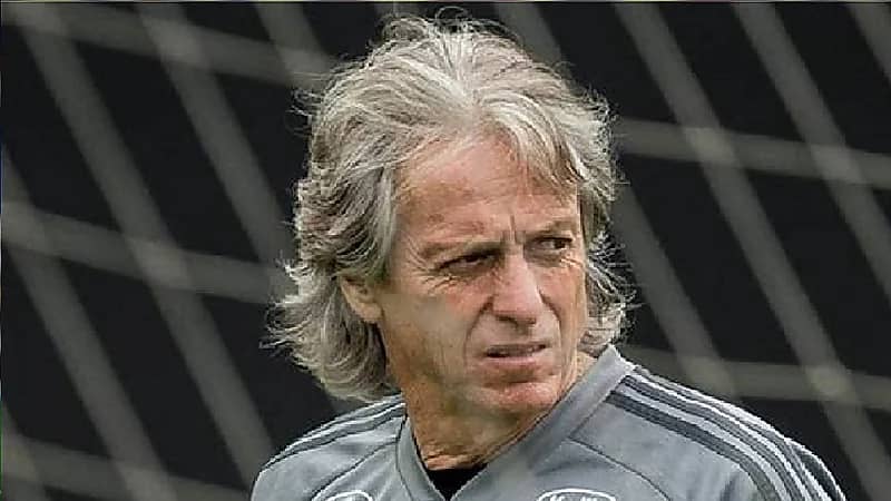 الهلال يتمسك بـ جيسوس رغم الهزيمة أمام النصر