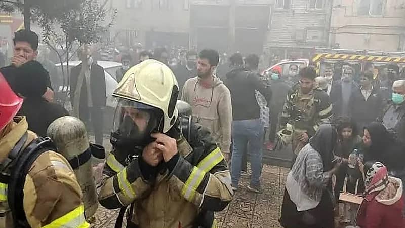 إندلاع حريقين هائلين في مبنى ومحطة وقود بإيران