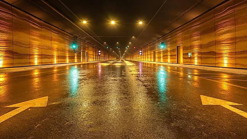 فتح الحركة المرورية بالاتجاهين في نفق أبي بكر بالرياض