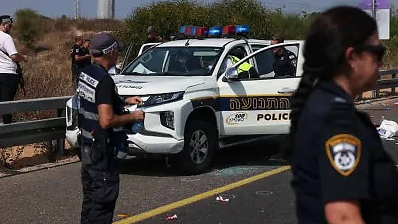 شاب ينهي حياة والدته ثم يُلقي بنفسه من أعلى مبنى