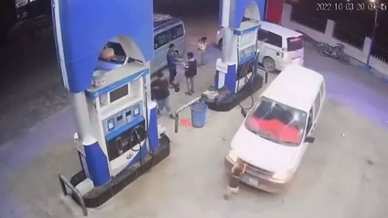 بالفيديو.. طفل ينجو من الدهس بأعجوبة