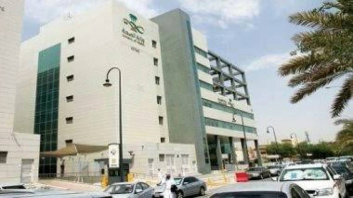 " الصحة " تكشف عن أبرز المهن التي تسهم في سرعة انتشار الفيروس 