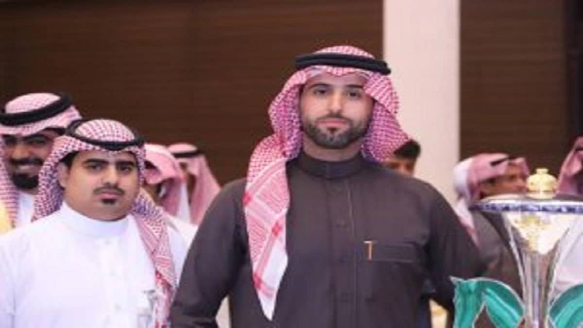 أمير يكافئ " مرزوقة " و " أبو قحط " بـ 10 آلاف ريال