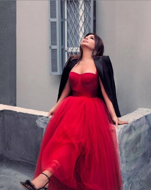 إليسا تتألق بالأحمر في أحدث جلسة تصوير